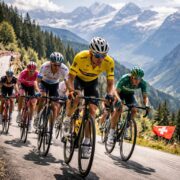 découvrez le classement général du tour de suisse et les favoris de cette édition. analyse des cyclistes en lice pour la victoire finale cette année.
