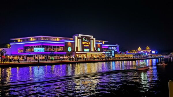 plongez dans l'univers luxueux du casino deltin royale à goa, en inde. profitez d'une expérience inoubliable mêlant jeux d'exception, divertissements et vues splendides sur la rivière mandovi.