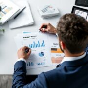 découvrez le tarif de l'audit énergétique et analysez s'il s'agit d'un investissement rentable pour optimiser vos dépenses énergétiques et réduire votre facture.