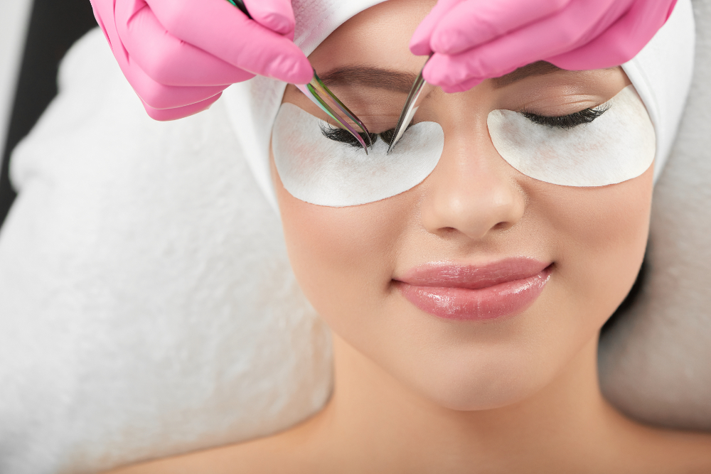 Nos conseils pour choisir une Colle pour extensions de cils