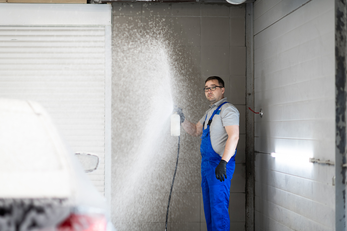 Comment enlever de la mousse polyuréthane expansive sur du plastique